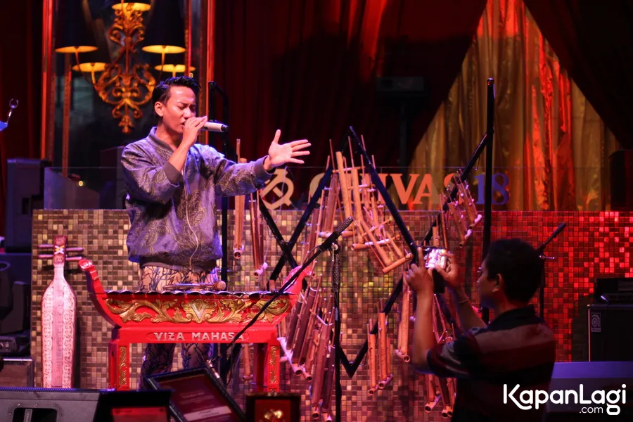 Berangkat dari gamelan, Viza akhirnya mengkombinasikan alat musik tradisional dan modern dalam musik V1MAST © KapanLagi.com/Adhib Mujaddid