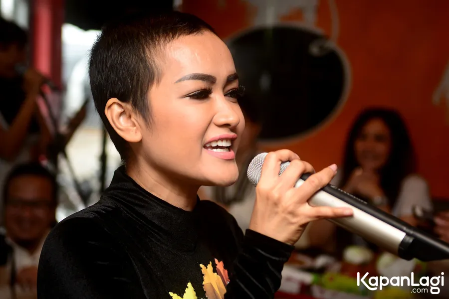 Julia Perez minta maaf kepada Nikita Mizani atas cercaan dan kata-kata kasarnya di sosial media © KapanLagi.com