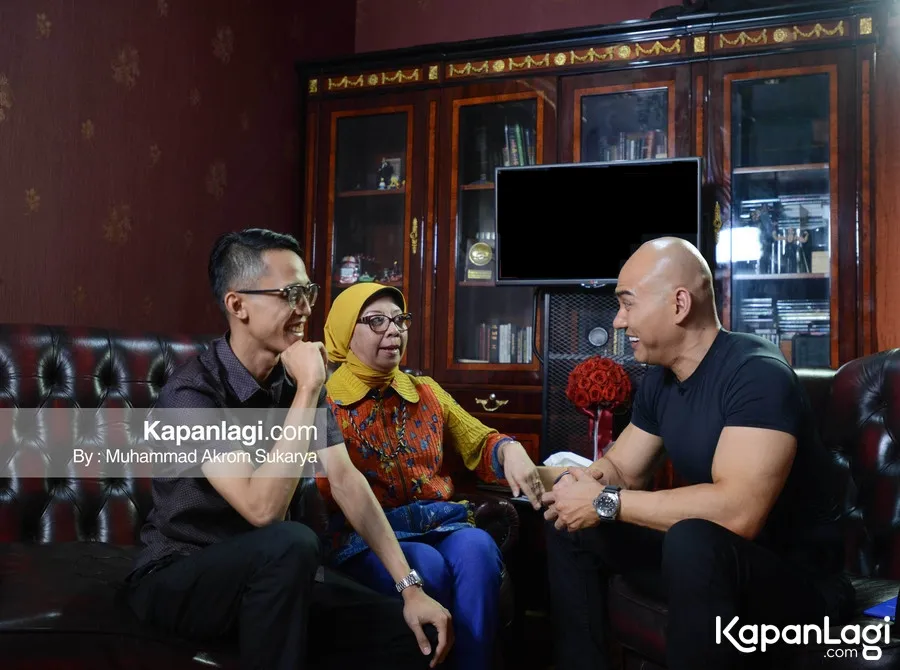 Kehadiran Aryani dan Kiswinar dalam Deeper With Deddy, akrab dan dalam © KapanLagi.com/Muhammad Akrom Sukarya