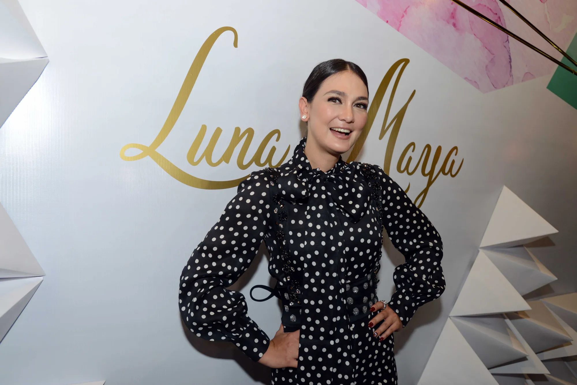 Bagi Luna Maya, bulu mata palsunya kali ini bakal memberi kesan yang lebih hidup untuk perempuan © KapanLagi.com/Muhammad Akrom Sukarya