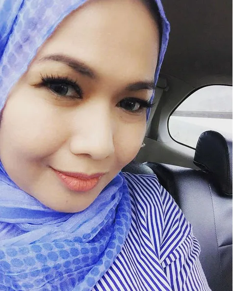 Dea Mirella tetap kukuh pada pendiriannya untuk bercerai © Instagram.com