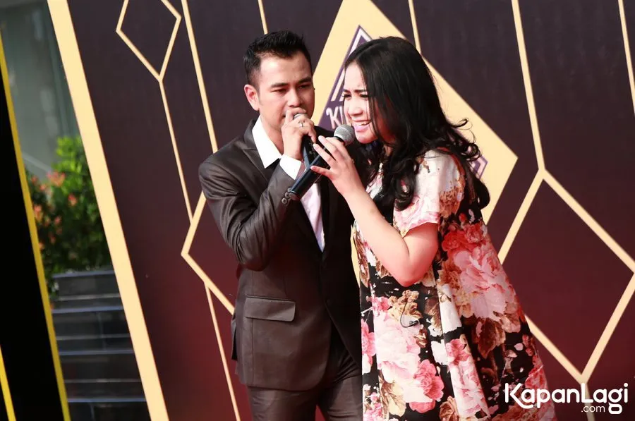 Raffi Ahmad gagal touring karena Lamborghini menabrak pohon. © KapanLagi.com/Agus Apriyanto