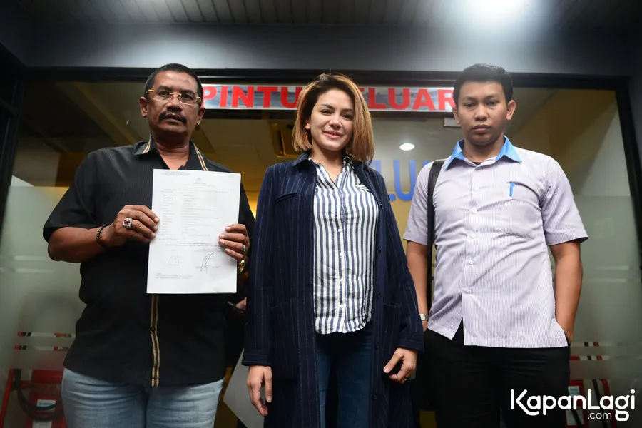 Nikita Mirzani baru saja diberi 12 pertanyaan terkait dengan laporan yang dibuatnya atas tuduhan pencemaran nama baik yang dilakukan oleh Julia Perez © KapanLagi.com/Bayu Herdianto