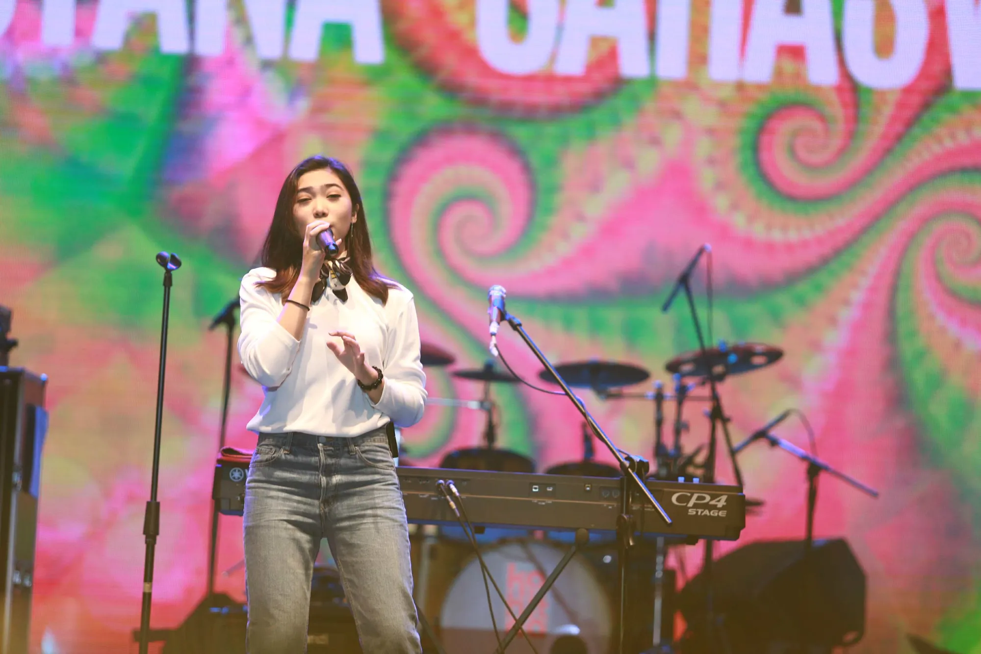 Isyana Sarasvati, menikmati karirnya sebagai seorang penyanyi dan musisi © KapanLagi.com/Agus Apriyanto