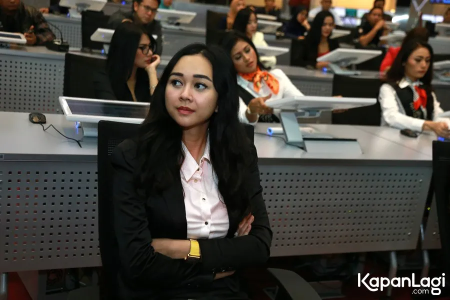 Aura enggan bicarakan kisah cintanya bersama Glenn © KapanLagi.com®/Agus Apriyanto