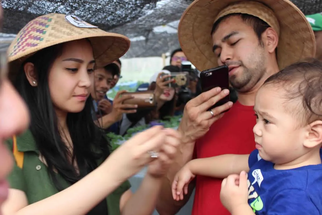 Raffi ingin snack-nya bisa 'booming' di luar negeri © KapanLagi.com/Darmadi Sasongko