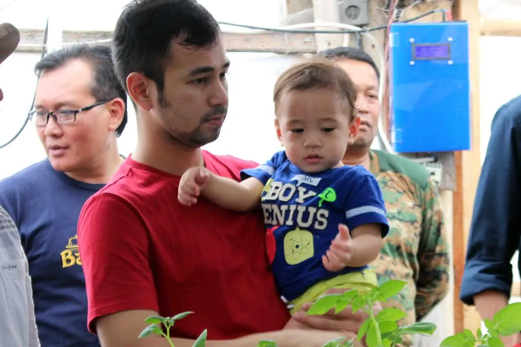 Raffi Ahmad terus berinovasi mulai dari mencari bahan sampai produk jadi dan siap edar © KapanLagi.com/Darmadi Sasongko