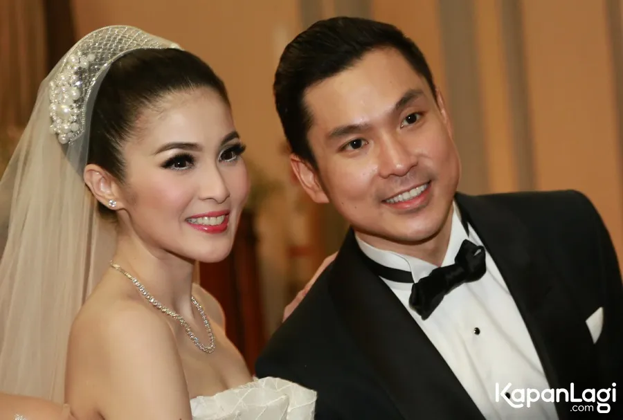 Sandra telepon Daniel setelah dilamar Harvey © KapanLagi.com®/Agus Apriyanto