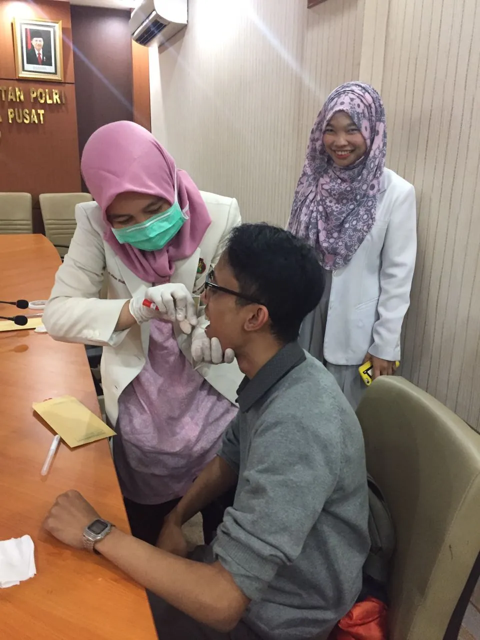 Kiswinar ketika melakukan tes, hasilnya 99,98 persen positif ©KapanLagi.com®/Ferry Amahorseya