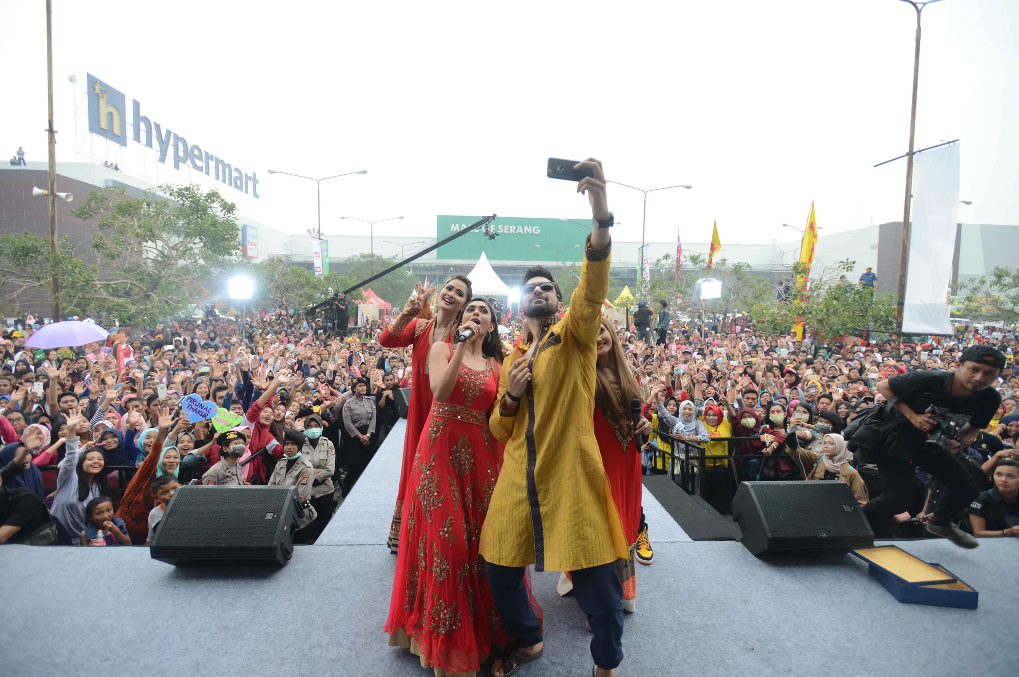 Sambutan luar biasa selalu didapatkan bintang India di Indonesia ©KapanLagi.com®/Muhammad Akrom Sukarya