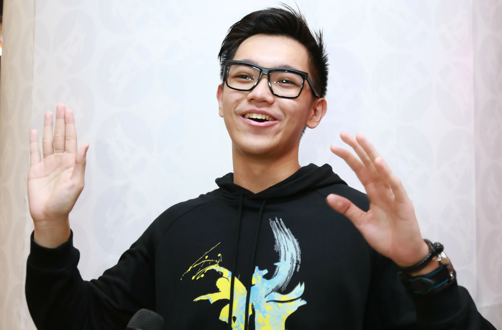 Menarikan tarian Indonesia, tidak semudah yang dibayangkan Brandon Nicholas Salim © KapanLagi.com/Agus Apriyanto