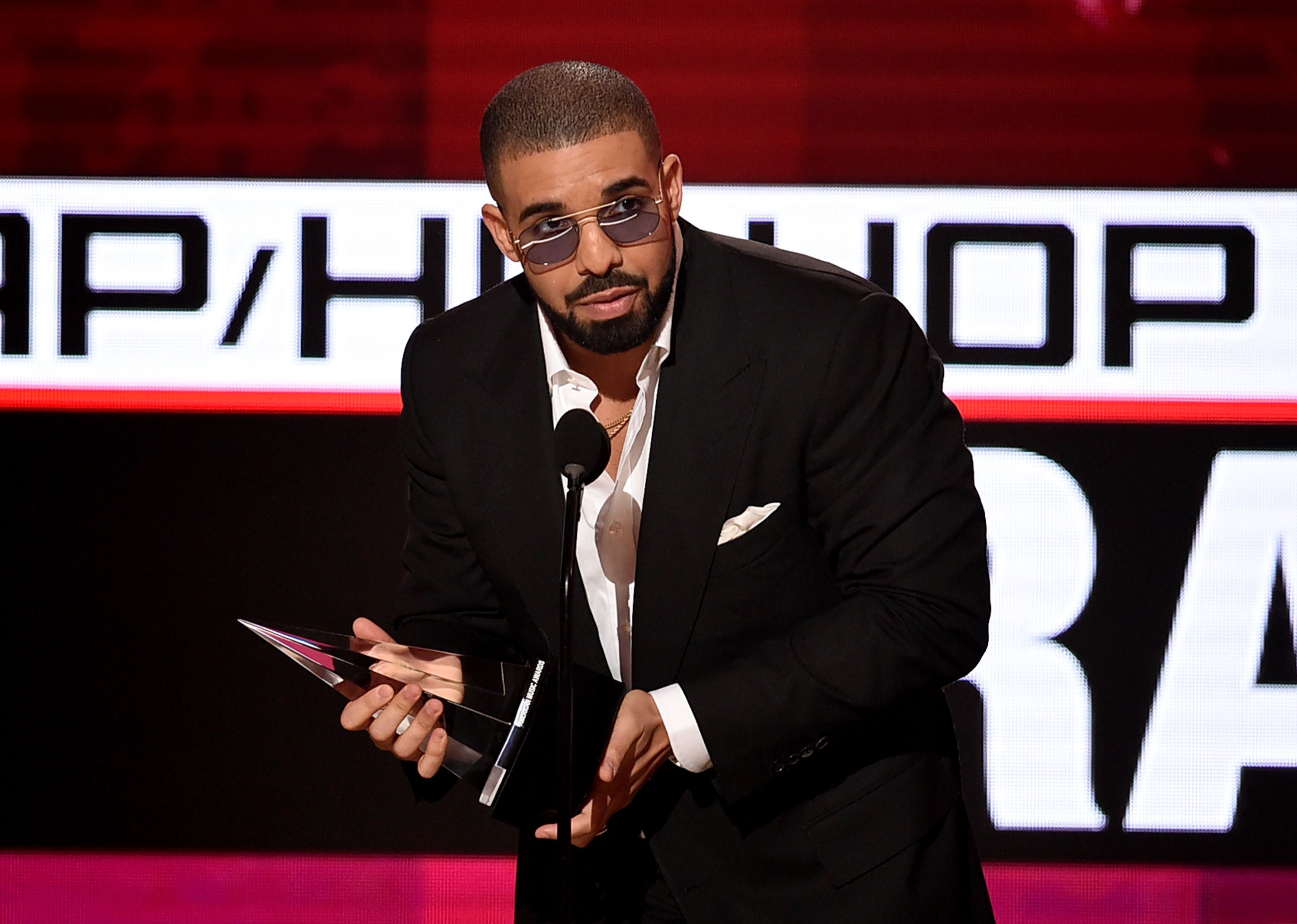 Drake berhasil mengalahkan rekor streaming Spotify milik Taylor Swift © AFP