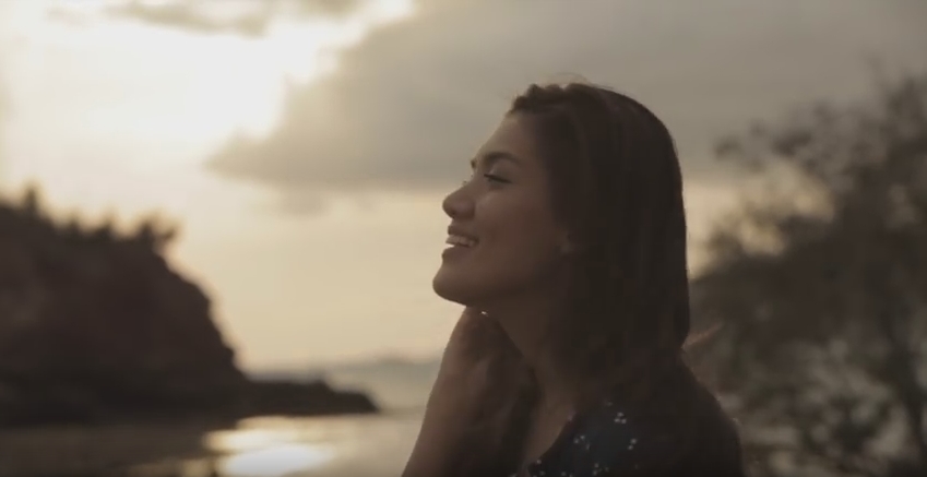 Monita menyuguhkan nuansa bahagia bagi mereka yang patah hati. / ©Youtube Monita Tahalea 