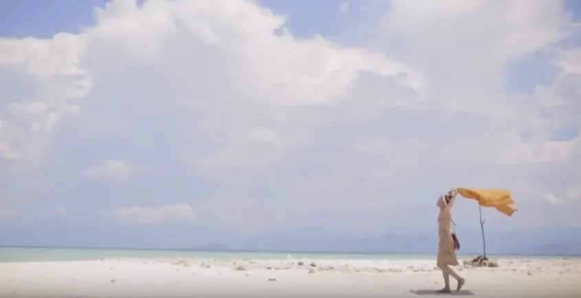 Dalam proses move-on, kamu harus melangkah ke depan. / ©Youtube Monita Tahalea 