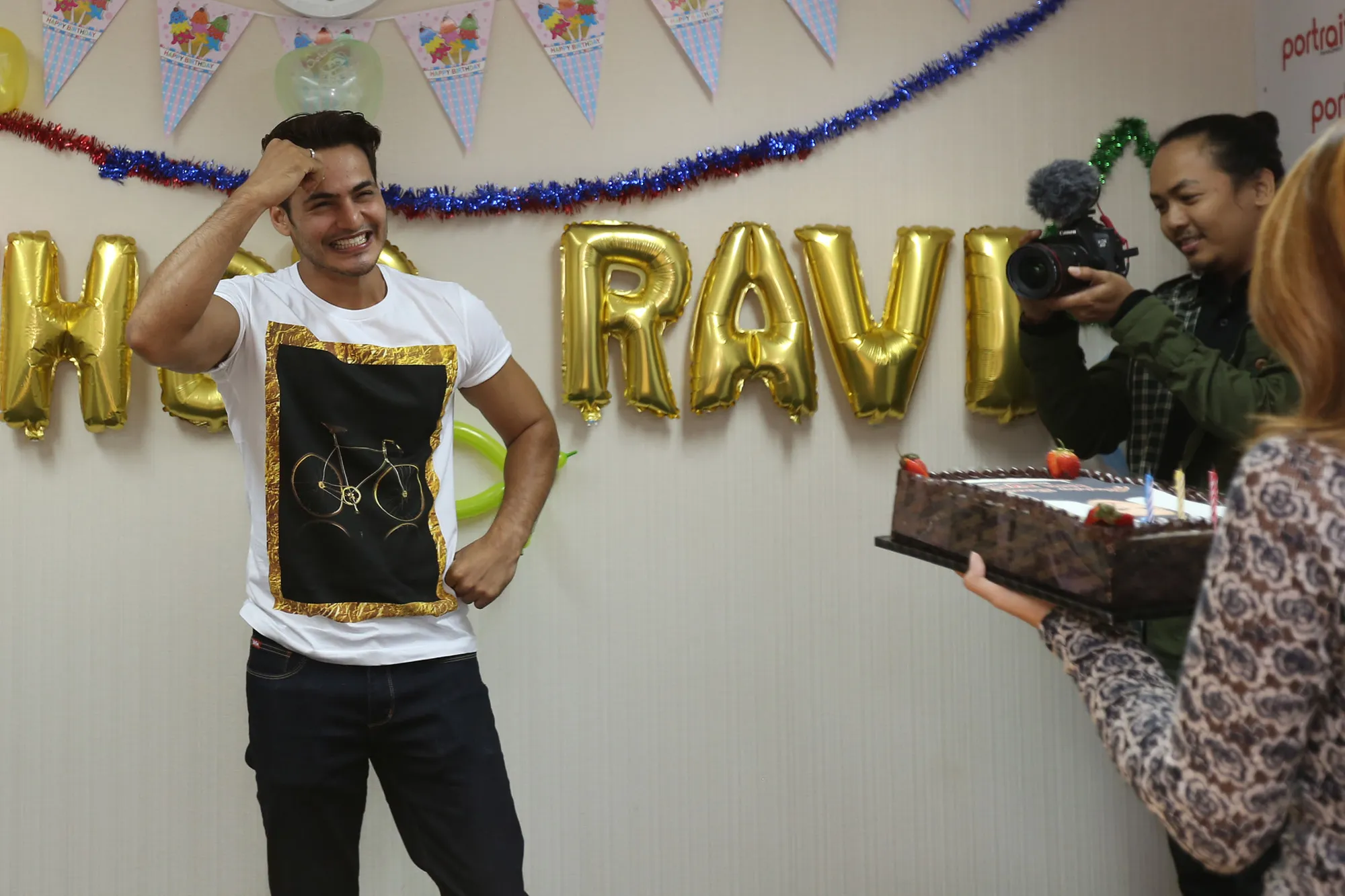 Tiara beri kejutan buat Ravi Bhatia ©KapanLagi.com®/Budy Santoso