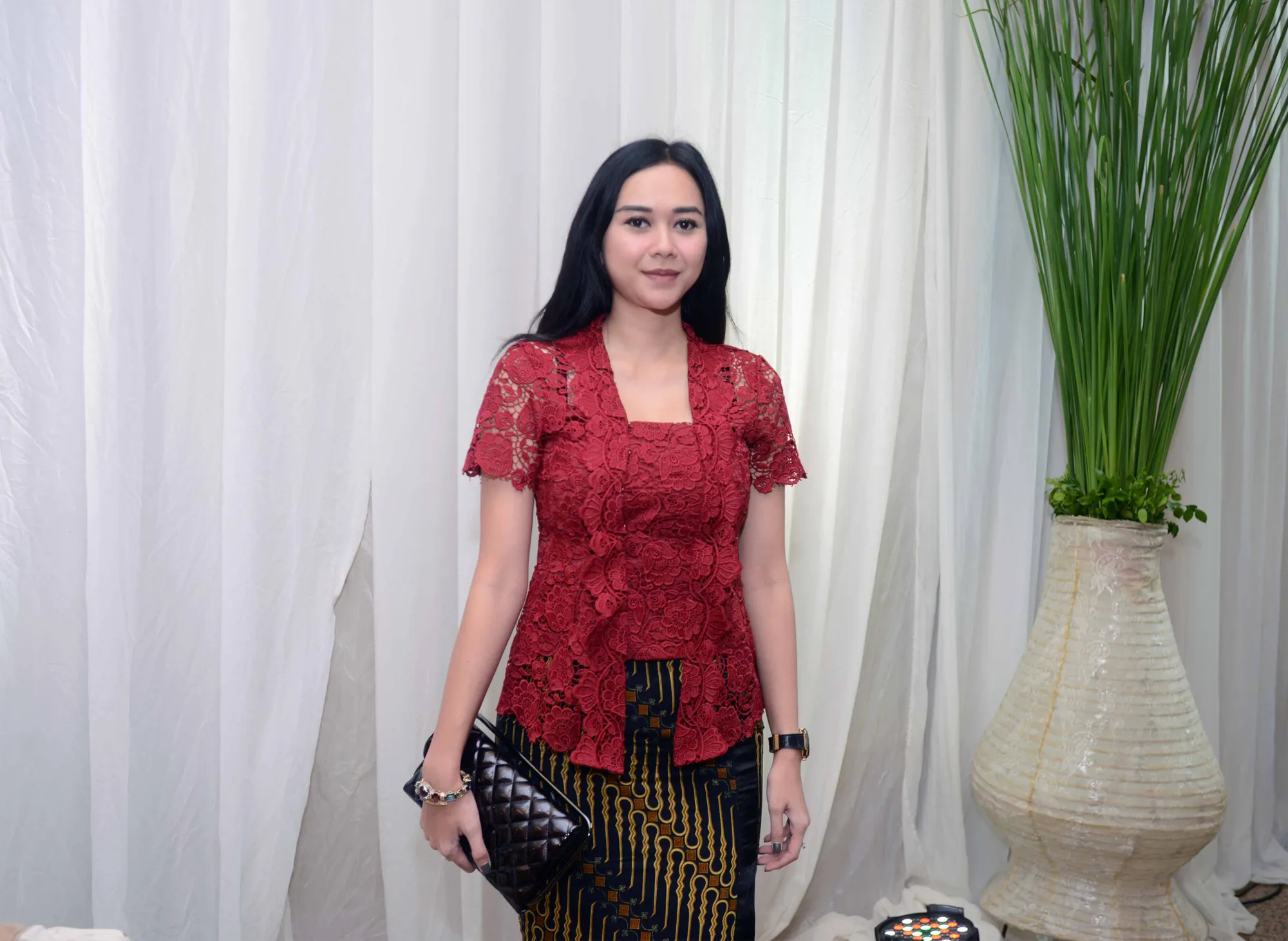 Aura Kasih mengaku hubungannya dengan Glenn Fredly tetap baik-baik saja © KapanLagi.com/Muhammad Akrom Sukarya