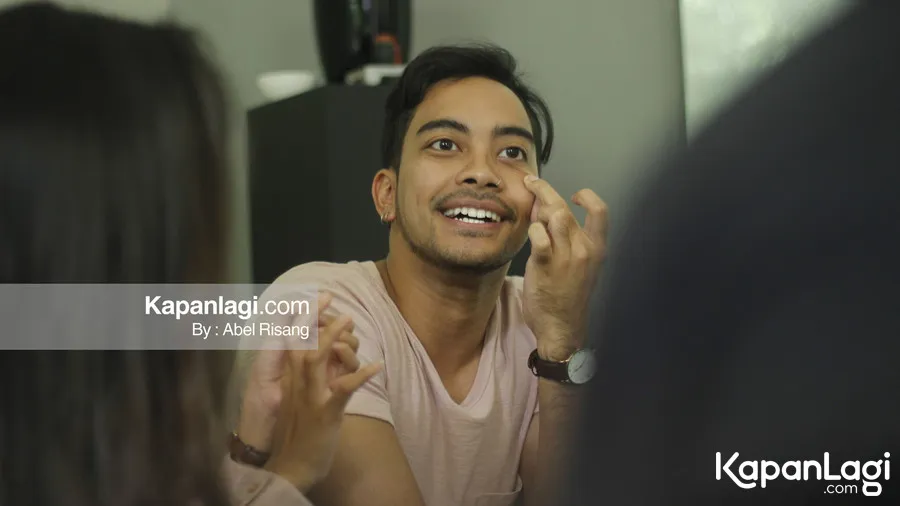 Gamaliel Tapiheru saat interview dengan tim KapanLagi.com © KapanLagi.com/Abel Risang