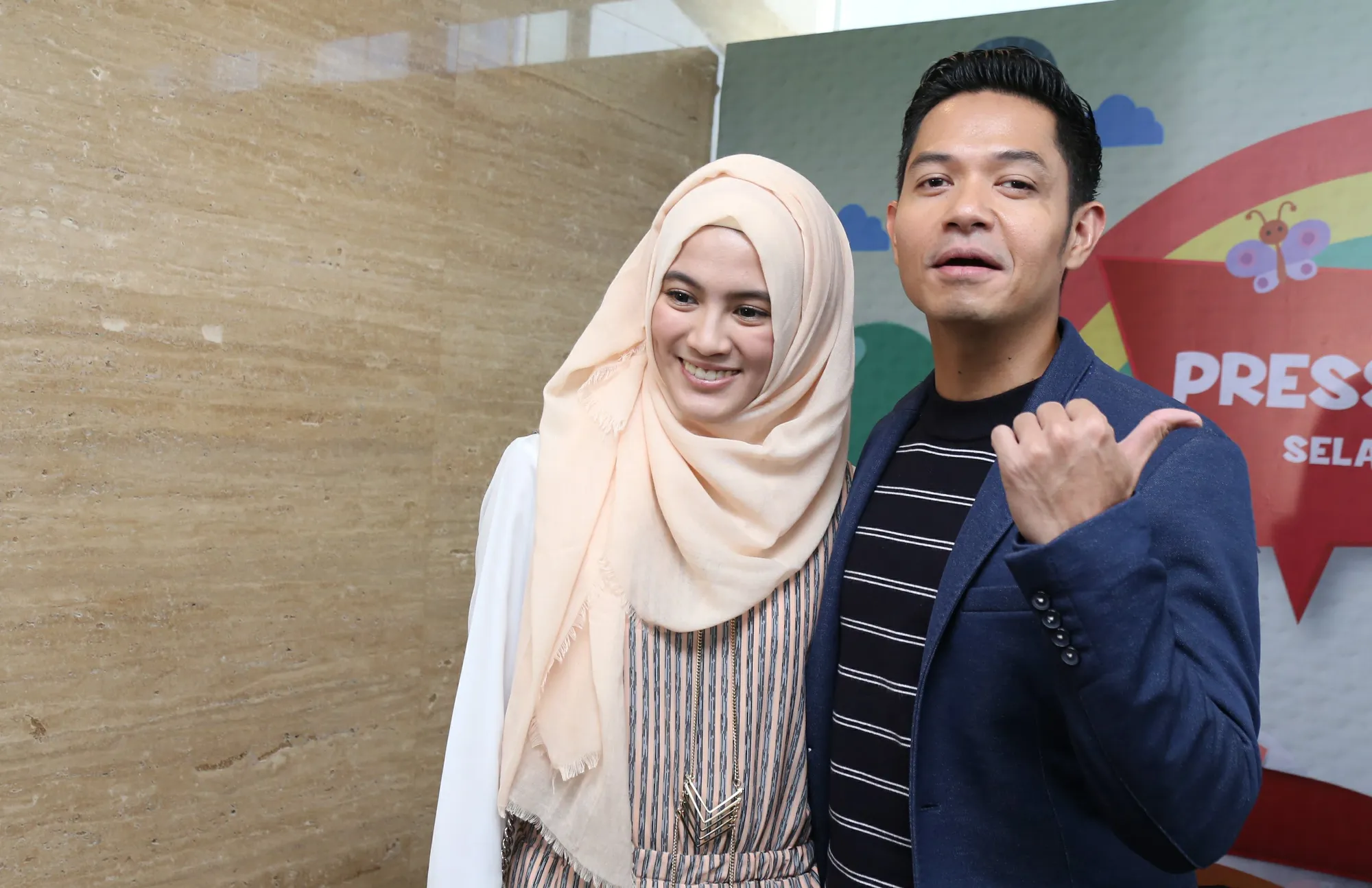 Meski Sibuk, Dude Harlino Tetap Tak Lupa Kewajiban Sebagai Kepala Rumah Tangga Meski Sibuk, Dude Harlino Tetap Tak Lupa Kewajiban Sebagai Kepala Rumah Tangga video viral info traveling info teknologi info seks info properti info kuliner info kesehatan foto viral berita ekonomi