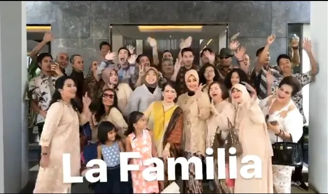 Tarra lamar Gya ditemani keluarga, sayang Raffi tak hadir ©instagram/tarrabudiman