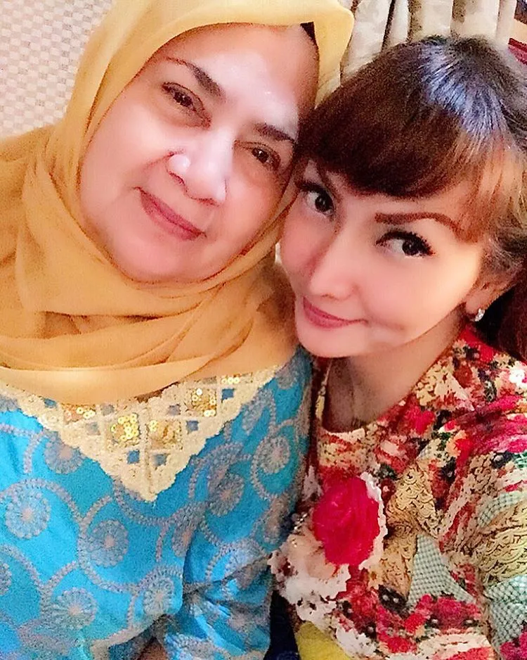 Roro Fitria katakan sang ibu sangat sederhana dalam soal penampilan © Instagram.com/rorofitria