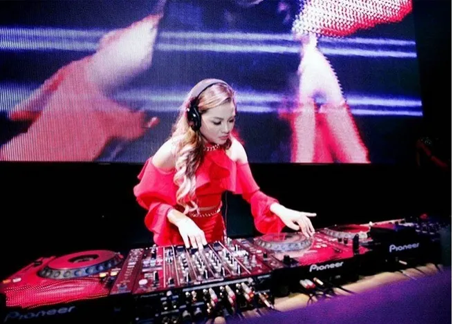 Soal terjunnya Aurel menjadi DJ, Krisdayanti mengaku bahwa kekhawatiran-nya mungkin tak sebesar Anang Hermansyah © instagram.com