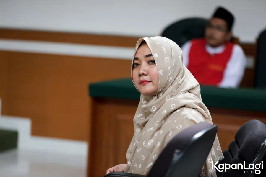 Sulis hampir nangis di pengadilan © KapanLagi.com®/Budy Santoso