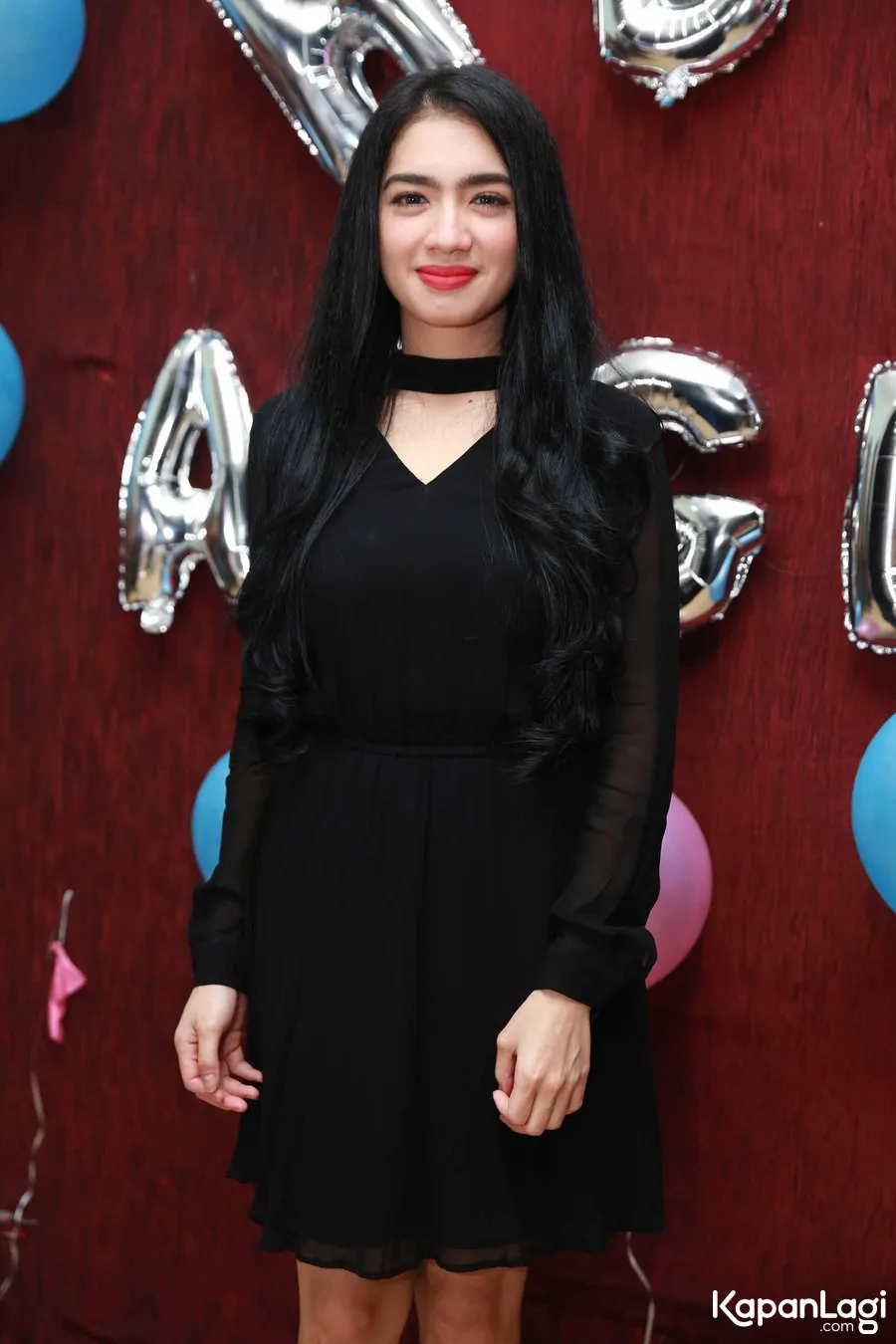 Angel Karamoy saat acara ulang tahunnya di lokasi syuting © KapanLagi.com/Muhammad Akrom Sukarya