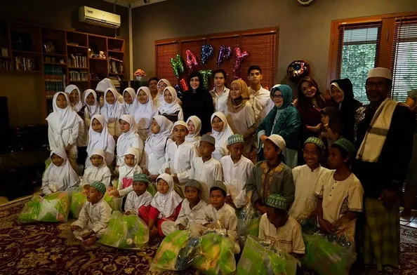 Maia rayakan ultah dengan anak-anak yatim ©KapanLagi.com®/Budy Santoso