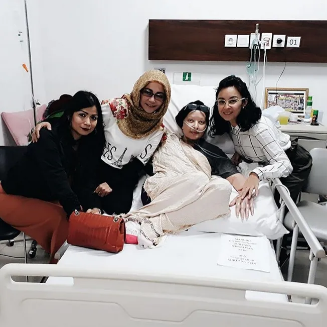 Sudah 14 hari Yana Zein berada di China, semoga ia pulang dengan kondisi sembuh total ©istimewa