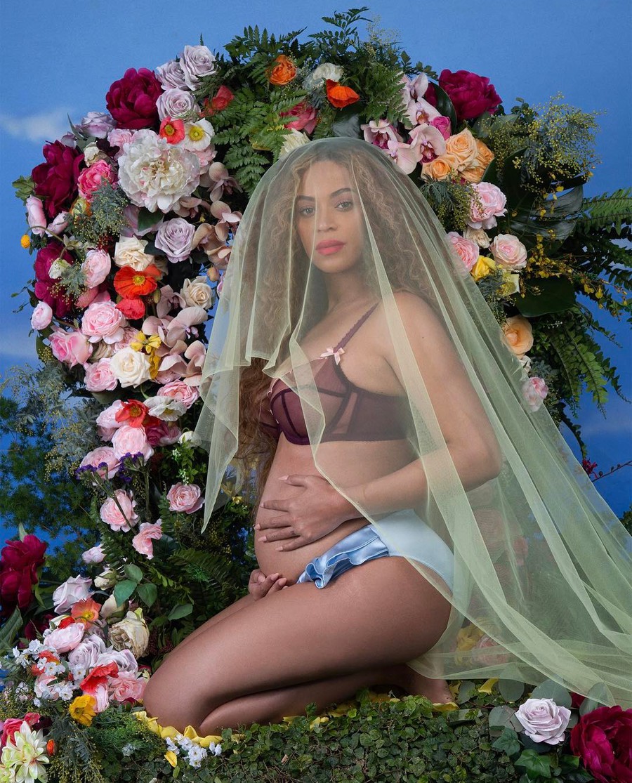 Sedang berbadan dua, sumber Entertainment Tonight melaporkan bahwa Beyonce baru saja melakukan reheasal di panggung Grammy bersama para dancernya © Instagram.com/beyonce