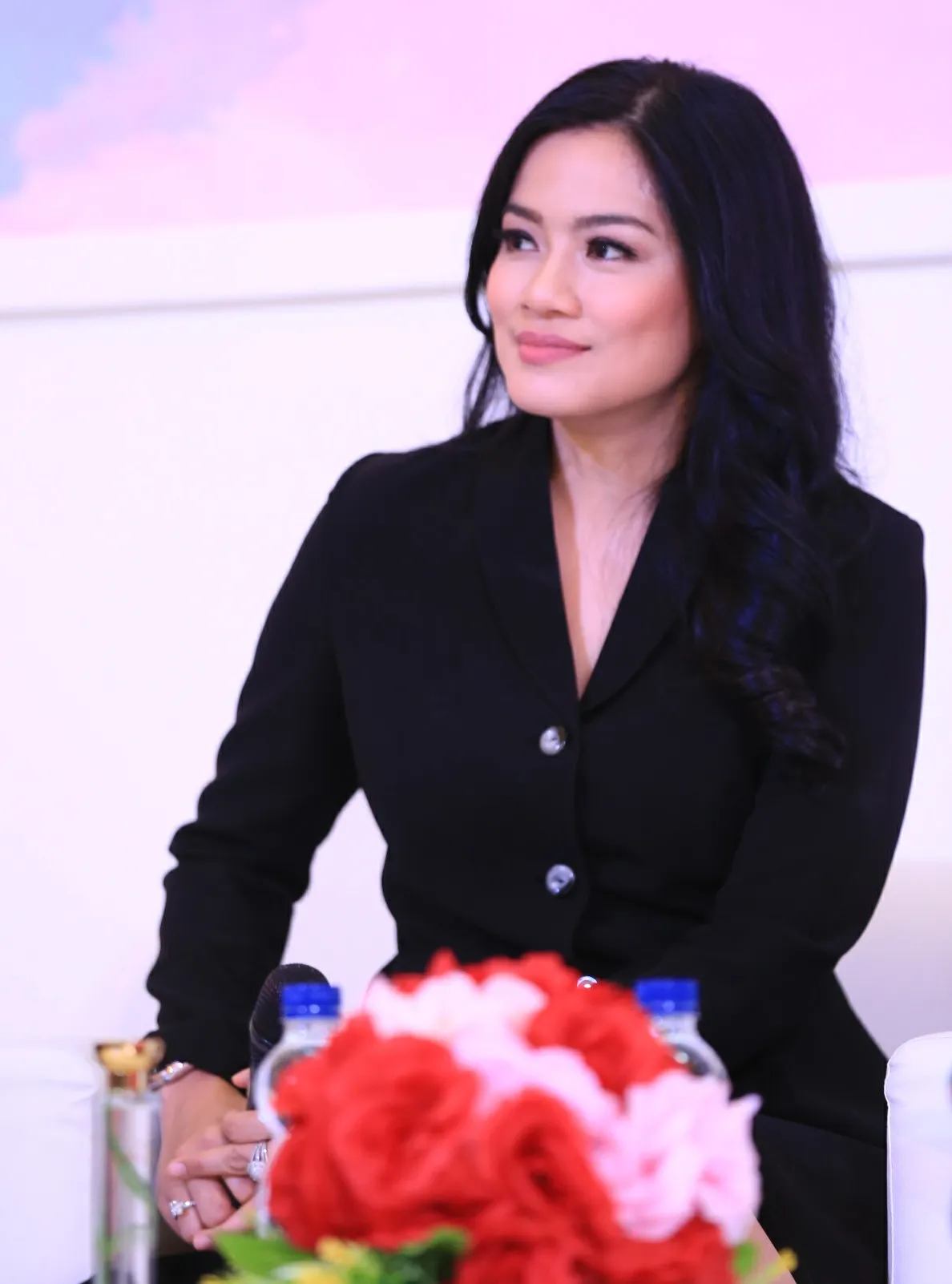 Tampil wangi dengan pemilihan parfum yang tepat, jadi salah satu trik untuk menjaga Suami tetap senang © KapanLagi.com/Agus Apriyanto