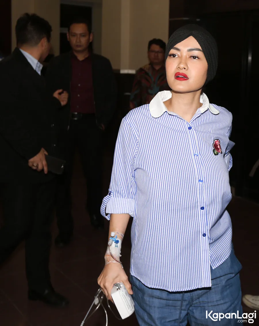 Keluarga Julia Perez akan menerima permintaan maaf Nikita Mirzani dengan tangan terbuka © KapanLagi.com/Budy Santoso