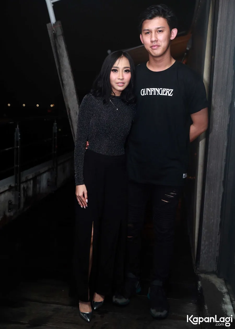 Sudah lamaran, Rinni Wulandari dan Jevin Julian siakan project terbaru. © KapanLagi.com®/Muhammad Akrom Sukarya