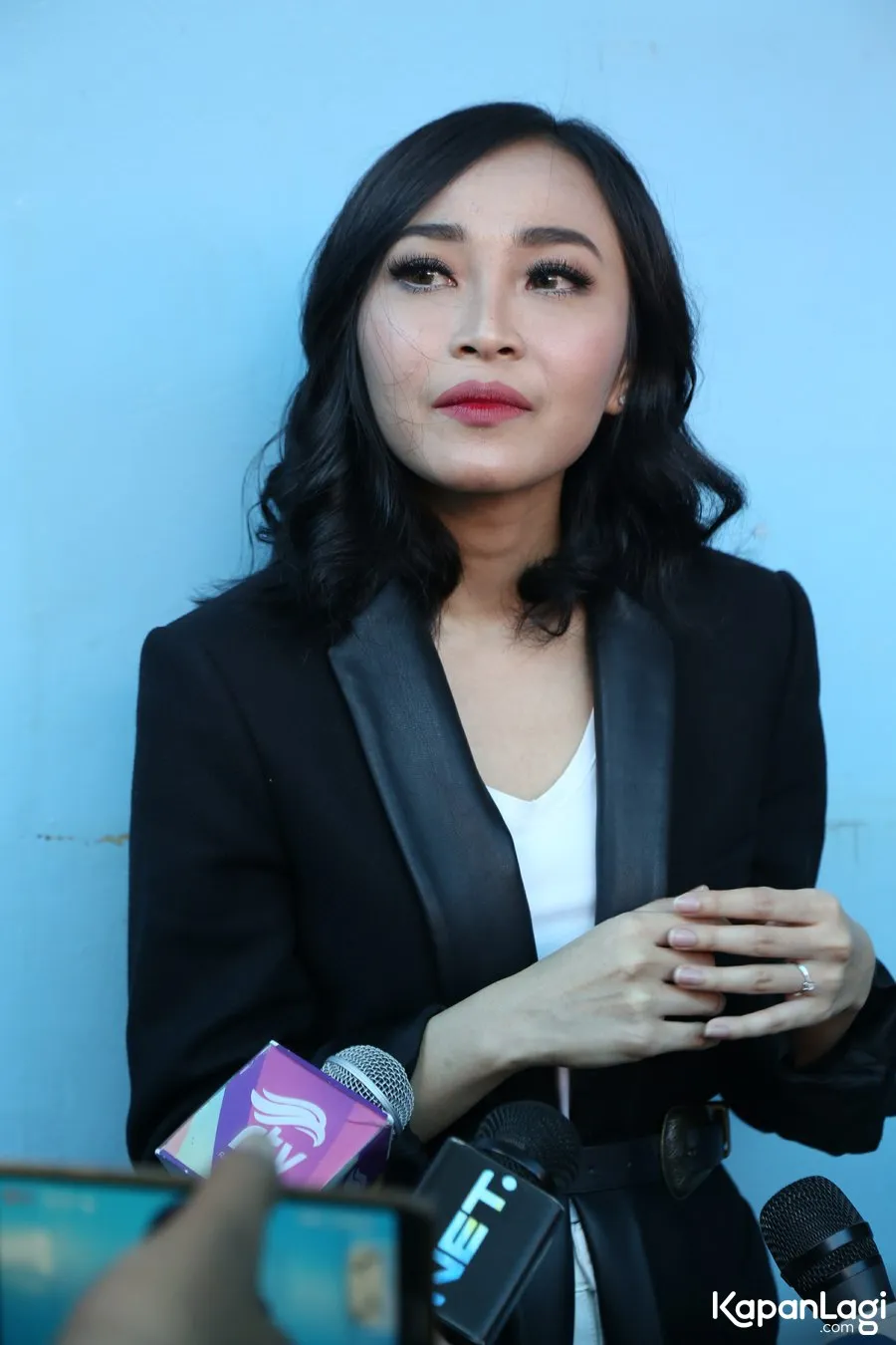 Rinni Wulandari gelar pengajian khusus berkenaan dengan ulang tahunnya yang ke 27 dan hari pernikahannya yang makin dekat © KapanLagi.com/Agus Apriyanto