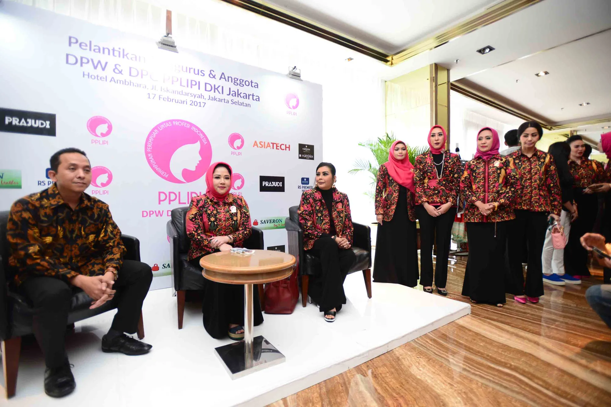 Meski masih menerima tawaran menyanyi, Tanty Octavia lebih tertarik untuk melanjutkan bisnis salonnya © KapanLagi.com/Bayu Herdianto