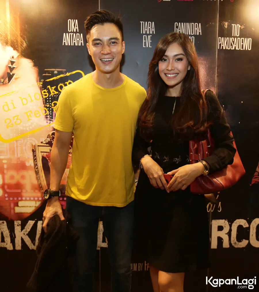 Baim Wong gandeng perempuan asal Surabaya bernama Luthya Sury dalam press screening film JAKARTA UNDERCOVER © KapanLagi.com/Budy Santoso