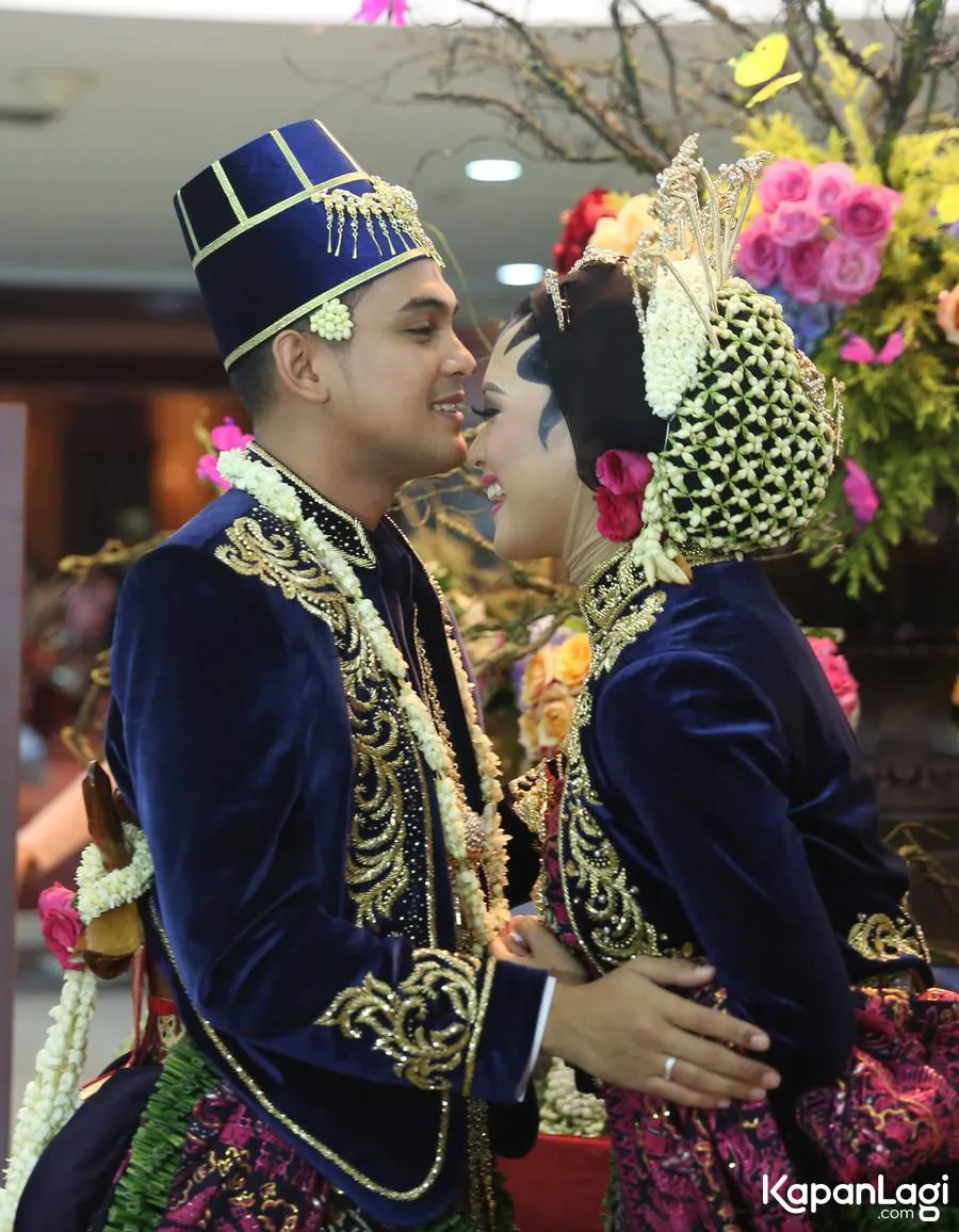 Pernikahan Ridwan Ghani dan Asitya Putri yang digelar dengan adat Jawa. © KapanLagi.com/Bayu Herdianto