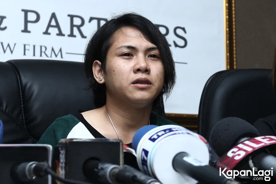 Evelyn tak ingin rumah tangganya berakhir begitu saja © KapanLagi.com®/Budy Santoso