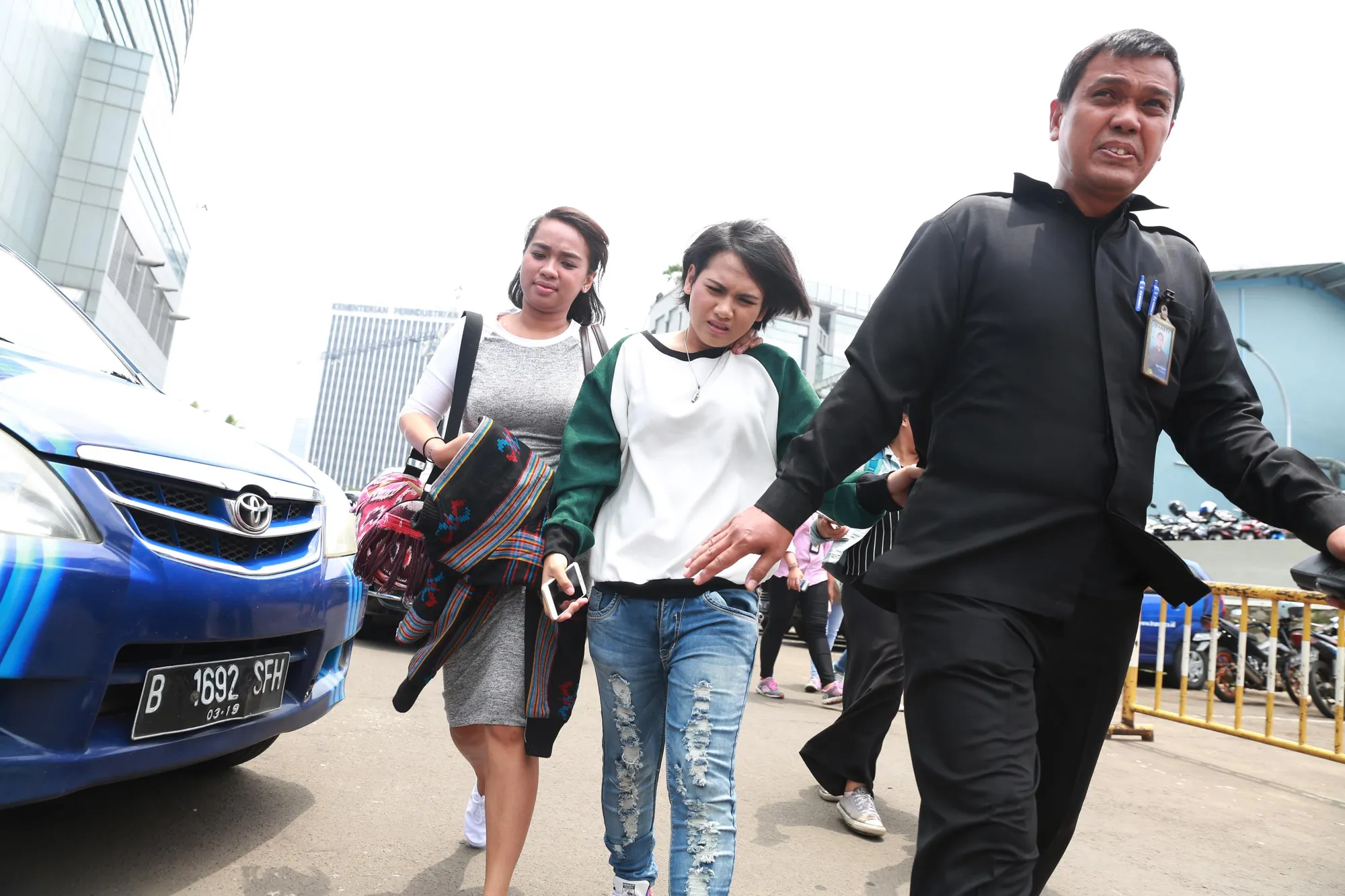 Evelyn, berusaha untuk mengusir kesedihannya dengan kembali ke Jepang © KapanLagi.com/Muhammad Akrom Sukarya