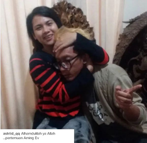 Evelyn lepas kangen dengan mendaratkan sebuah pelukan kepada suaminya © instagram.com