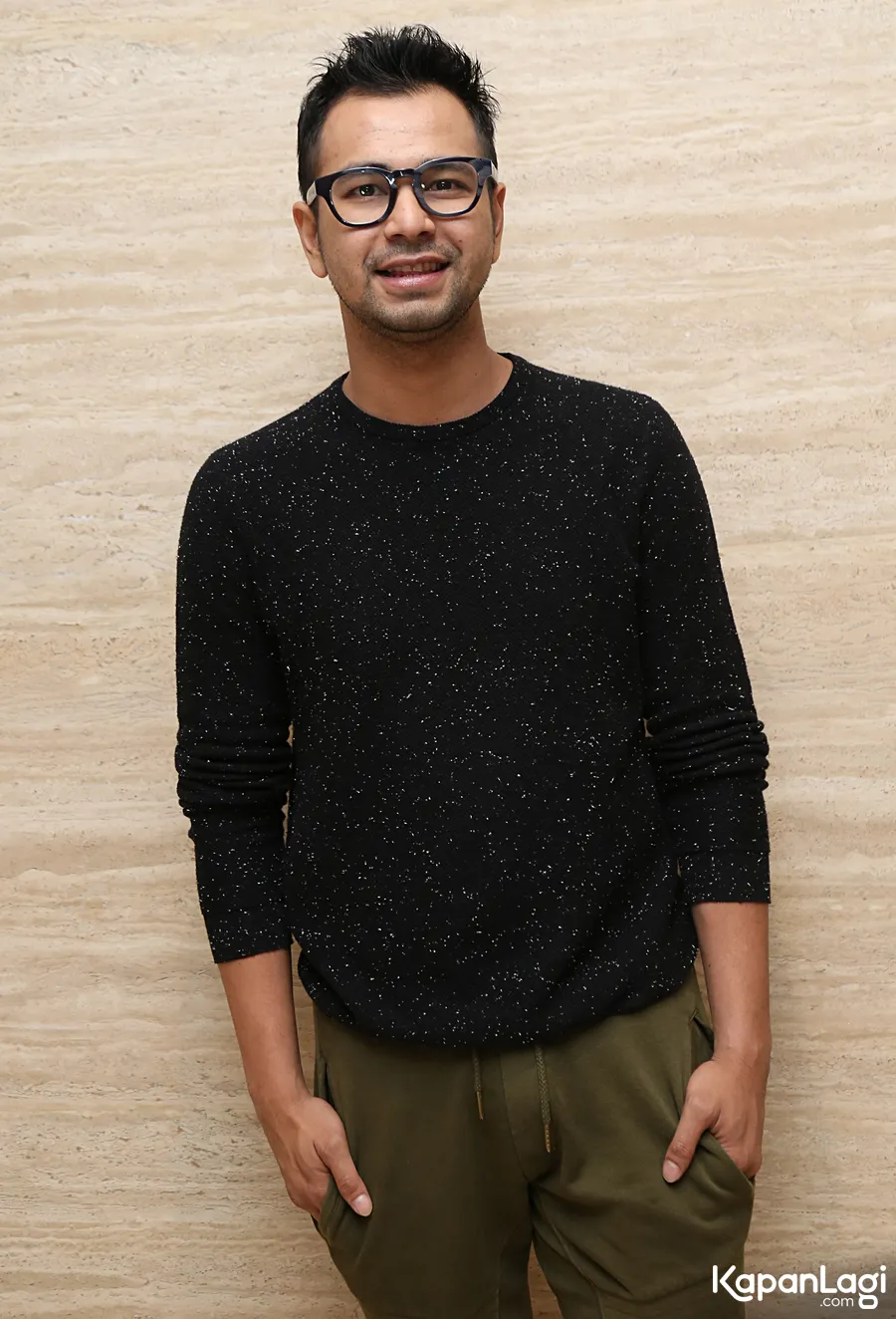 Ingin membantu para follower yang meminta pekerjaan melalui DM, Raffi Ahmad alami dilema apakah mereka bisa mengemban tugas © KapanLagi,com/Agus Apriyanto