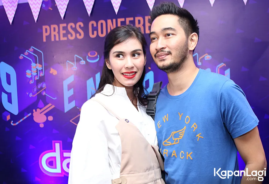 Belum lama ini Syahnaz dan Jeje terlihat hadiri acara pameran pernikahan. © KapanLagi.com/Agus Apriyanto