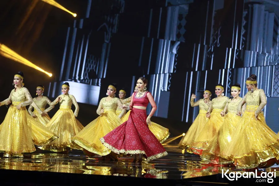 Ayu Ting Ting berikan penampilan maksimal di HUT 24 ANTV © KapanLagi.com/Muhammad Akrom Sukarya