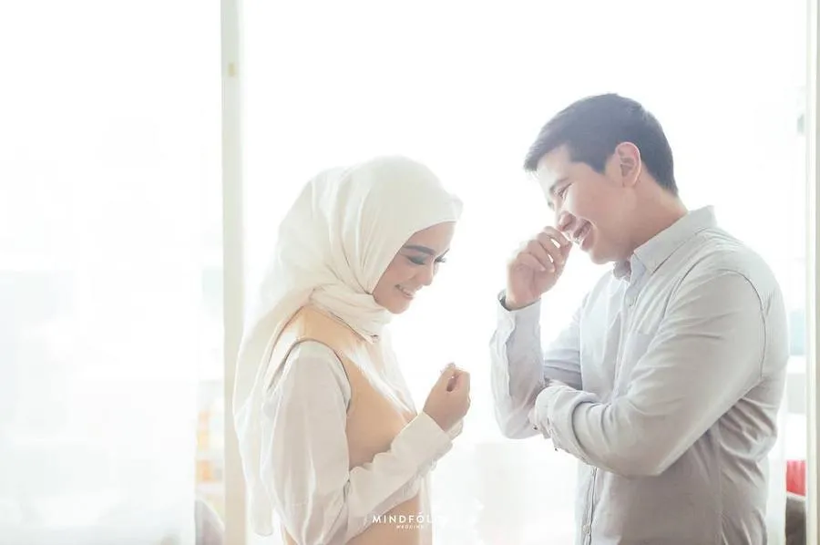 Haykal Kamil dan Tantri Namirah saat pre-wedding. © instagram.com/mindfolkswedding