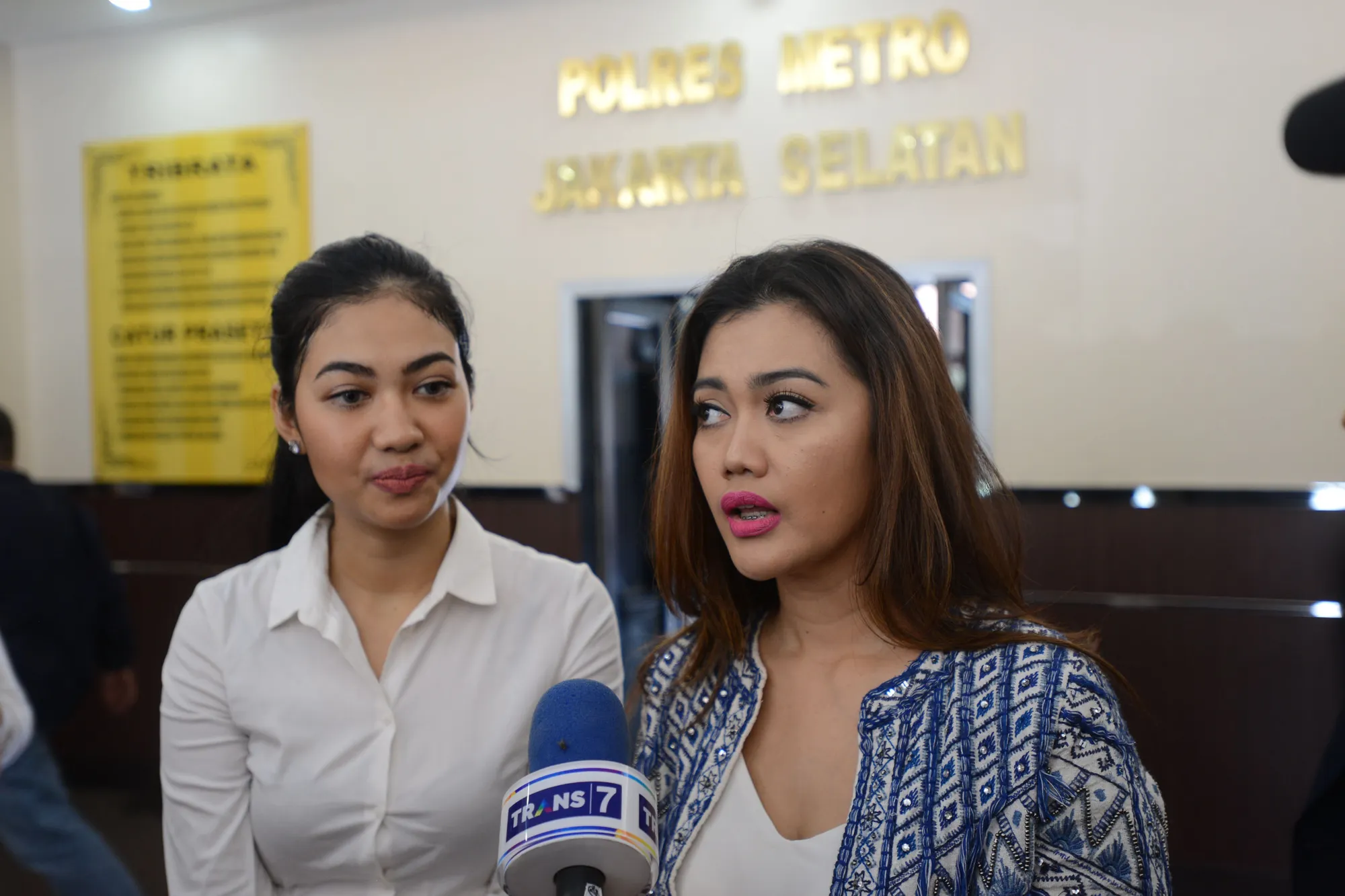 Nia Anggia berharap halusinasi yang dialami sang kakak terjadi karena pengobatannya © KapanLagi.com/Bayu Herdianto