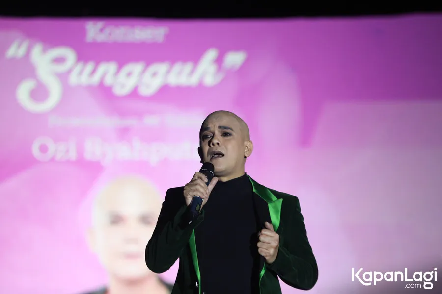 Ozy Syahputra membawakan lagu-lagu yang dipopulerkannya dahulu dalam konser tunggalnya © KapanLagi.com/Budy Santoso