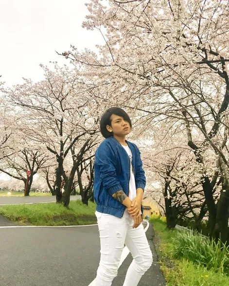 Menurut sang pengacara, Evelyn Nada Anjani terus berusaha mengusir kesedihan di hatinya © instagram.com/ev0124