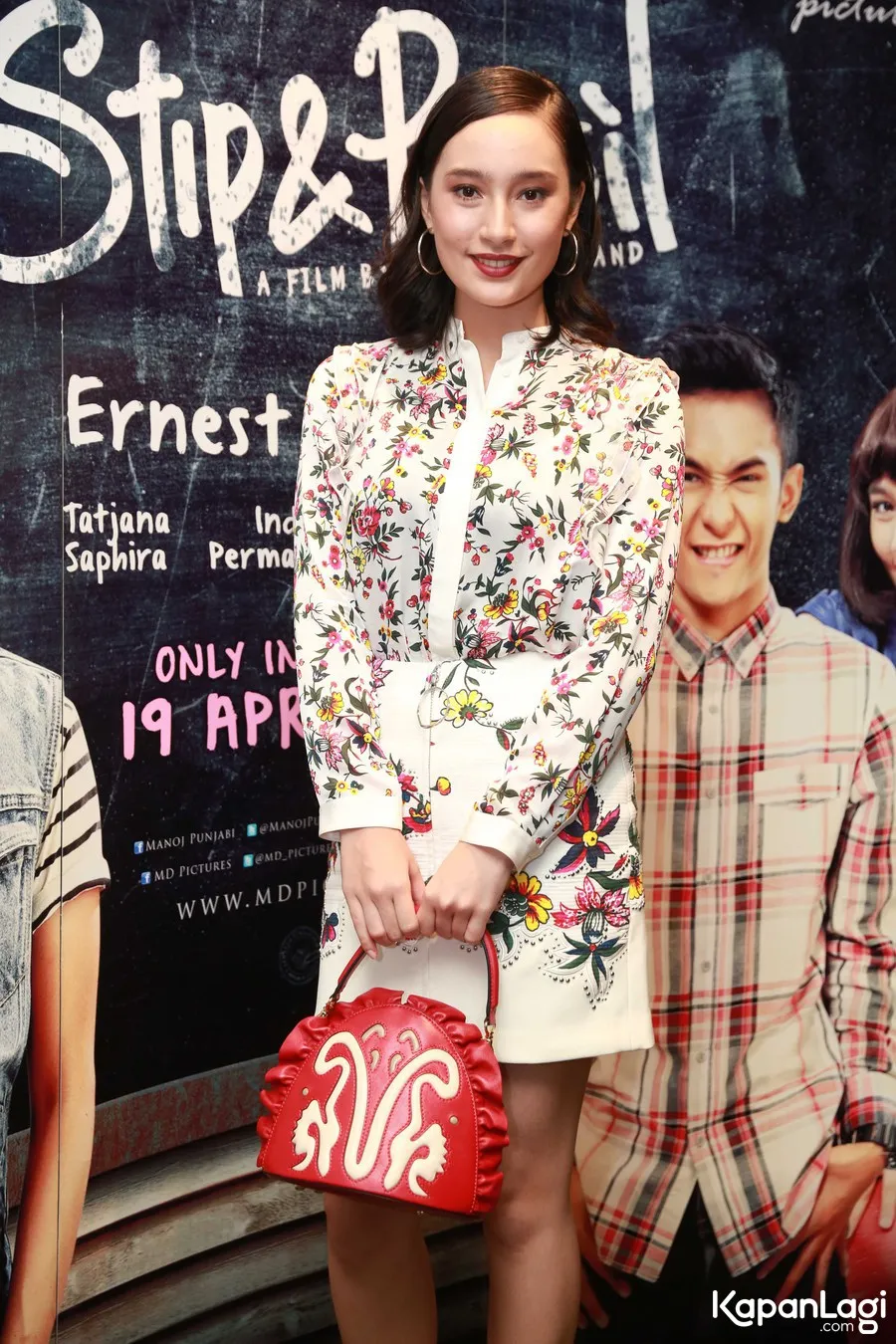 Tatjana harus rela syuting di lokasi yang kotor © KapanLagi.com®/Akrom Sukarya