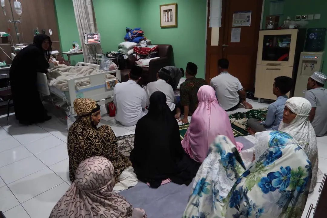 Ussy tak mau jawab kondisi Jupe, dan semalam keluarga menggelar pengajian di dalam kamar ©instagram