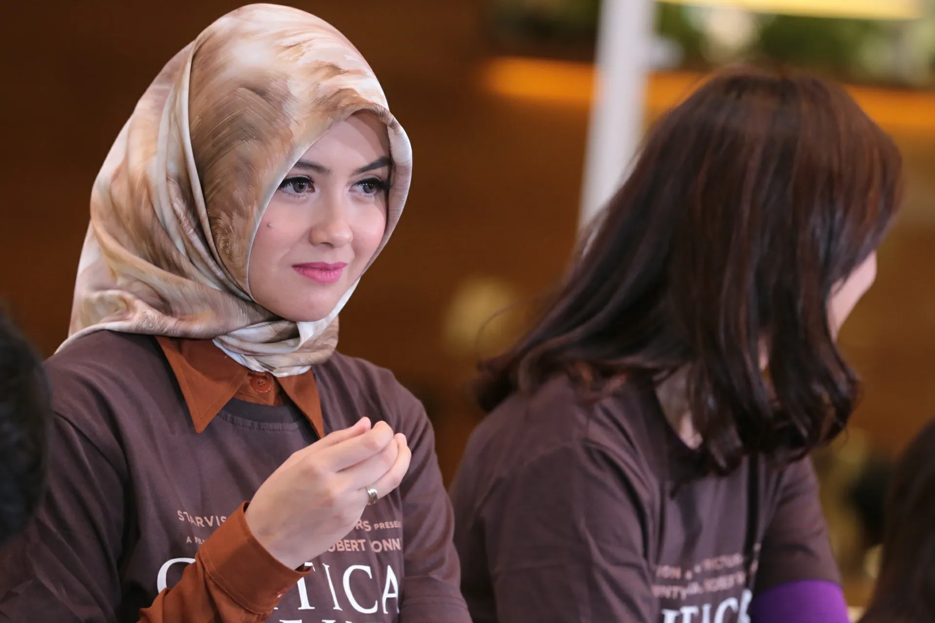 Pulang umrah, jadi titik awal untuk Revalina S Temat mulai mengenakan hijab © KapanLagi.com/Agus Apriyanto